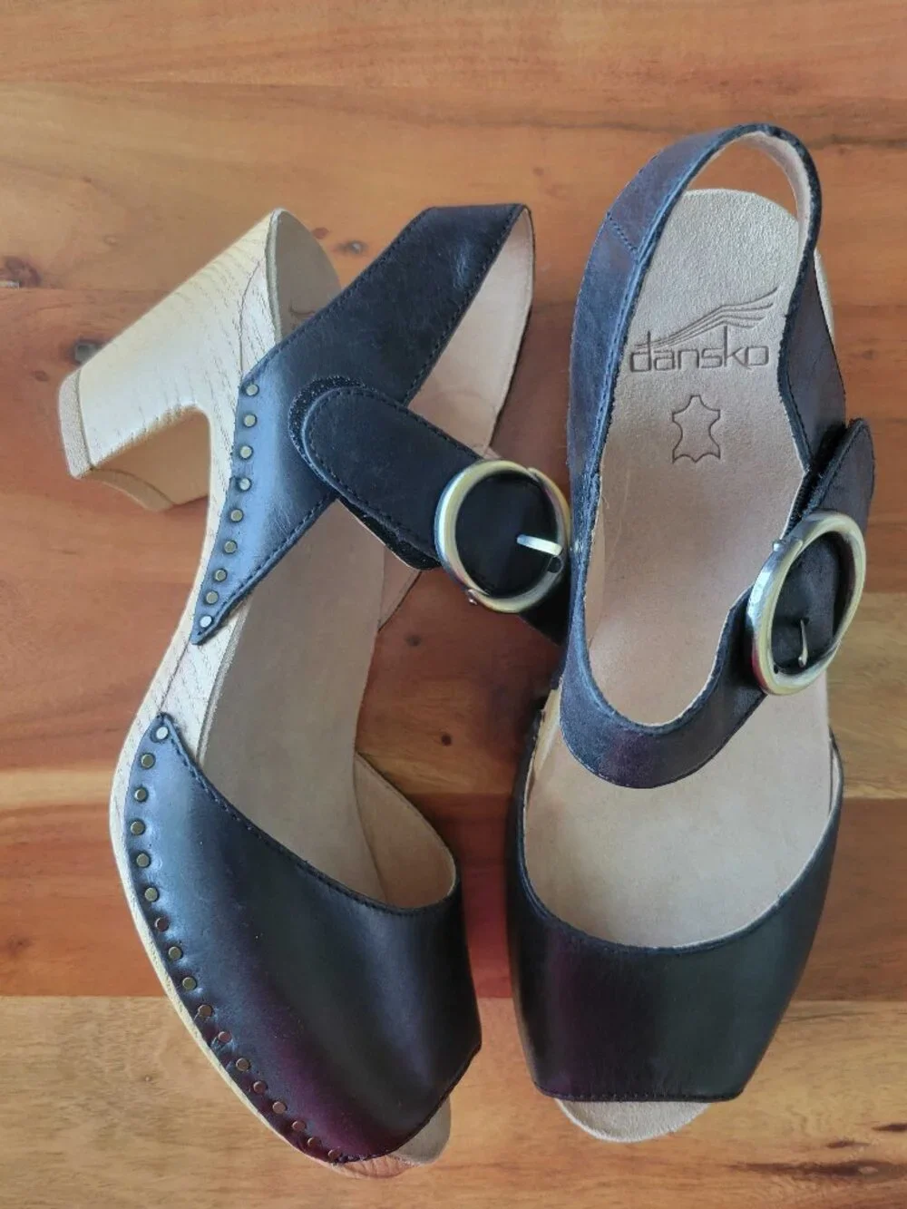 Dansko Women’s 39 Tamra Peep Toe Studded Block Heel Black Leather Sandals NWOT